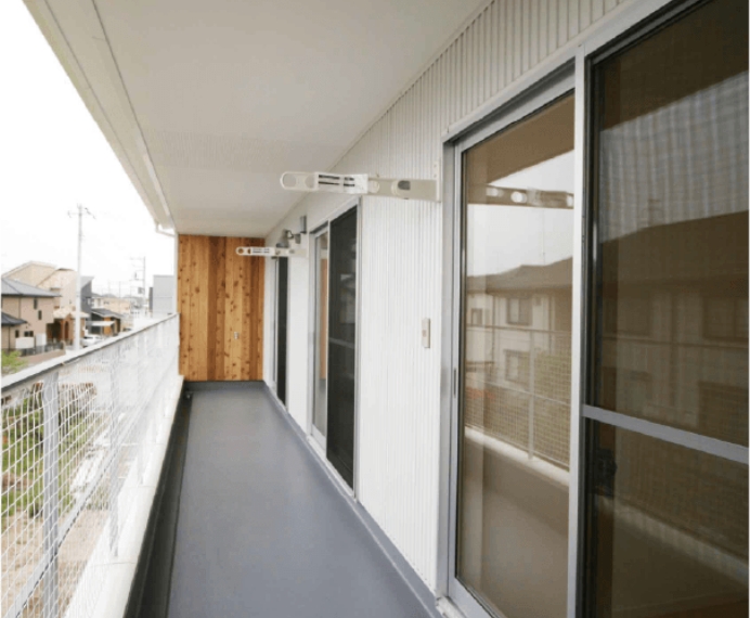 屋根の内側に設けたインナーバルコニー