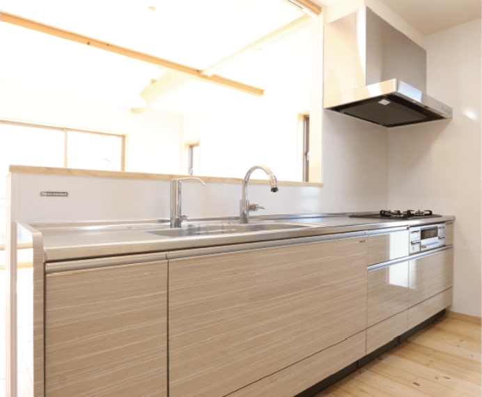 キッチンに立つと家中を見渡せる