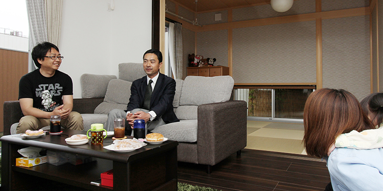 防犯上いいからってお隣から顔が見えるようにしていただいて