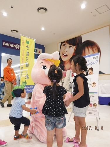 佐村建設サムラホームイベントマーサ21うさぎ着ぐるみおうちボックス